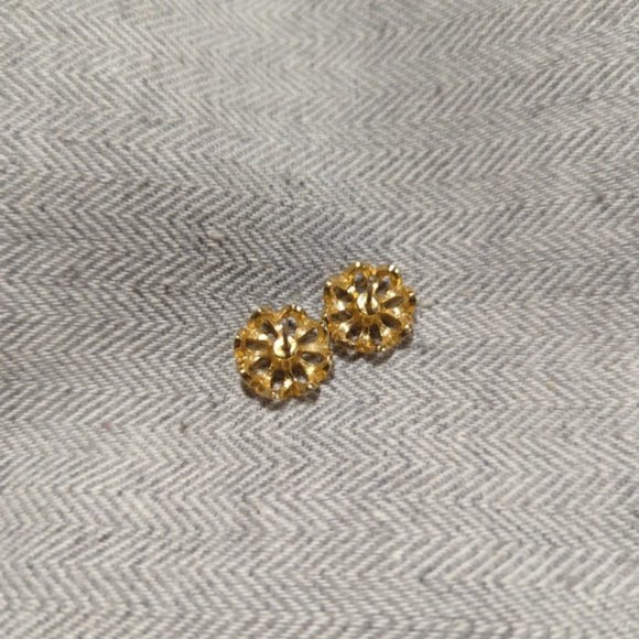 Avon Vintage pink and goldtoned pierced fashion earrings - Picture 3 of 3